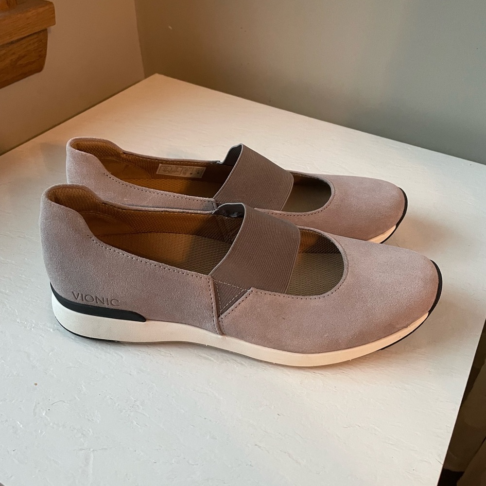 Vionic shoes! Great condition, size 9.5